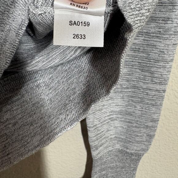 Leo & Sage Womens Size Small Ruffle V Neck Sweater Top Gray Cotton Long Sleeves - Picture 9 of 9